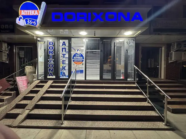 DORIXONA · АПТЕКА 36,6: световые объёмные буквы и фигурный лайтбокс над входом в аптеку