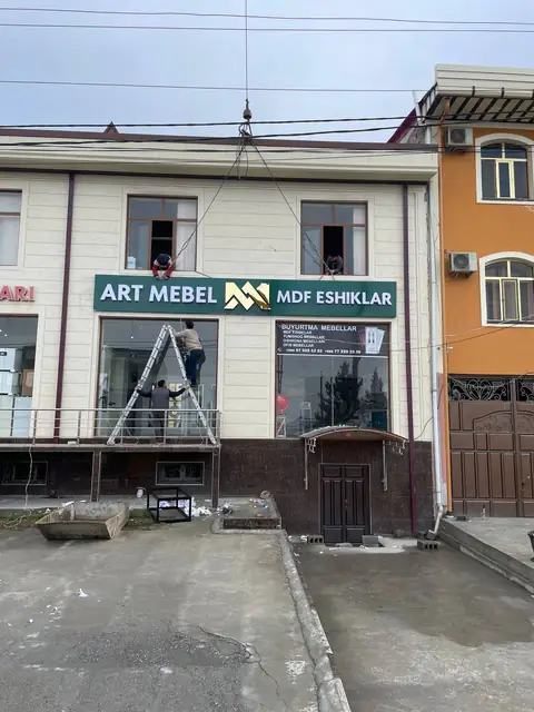 ART MEBEL MDF ESHIKLAR: вывеска с объёмными буквами на фасаде мебельного магазина, монтаж