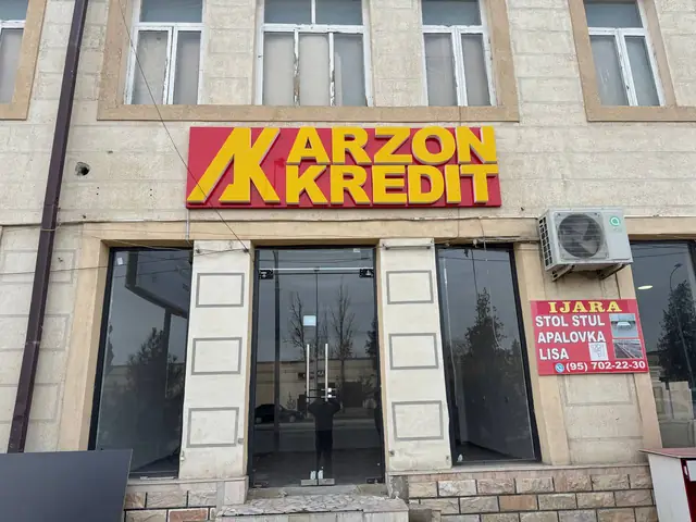 ARZON KREDIT: объёмные буквы с логотипом на фасаде