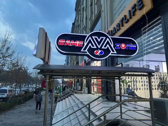 AVA GAME ZONE: световой короб «Game Zone» и вывески «AVA», «Ping Pong» с неоном «open» над входом