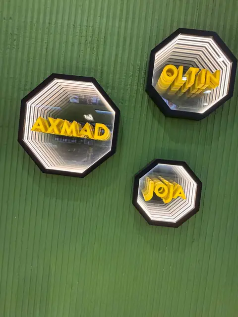 AXMAD OLTIN JOJA: интерьерные вывески «бесконечное зеркало» с объёмными буквами