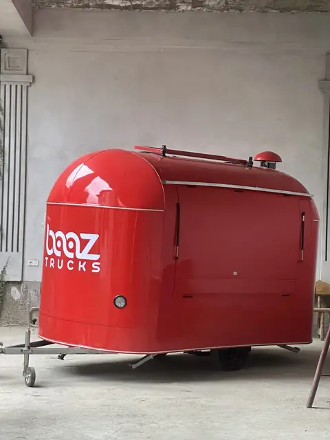 baaz TRUCKS: брендирование красного фудтрака-прицепа