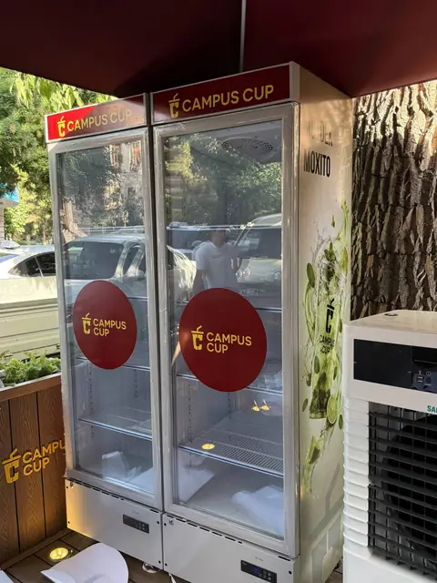 Campus Cup: брендирование холодильных витрин и морозильного ларя