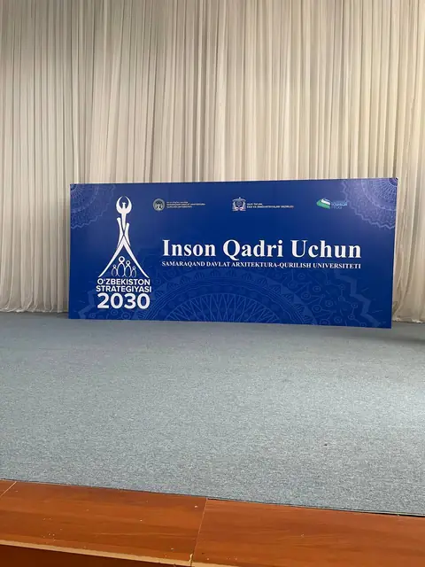 Inson Qadri Uchun: пресс-волл и баннер для сцены «O‘zbekiston strategiyasi 2030»