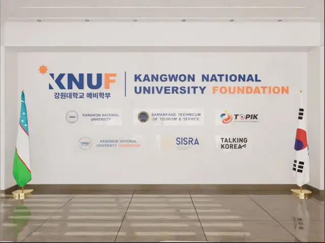 KNUF Kangwon National University Foundation: интерьерная стена с логотипами партнёров