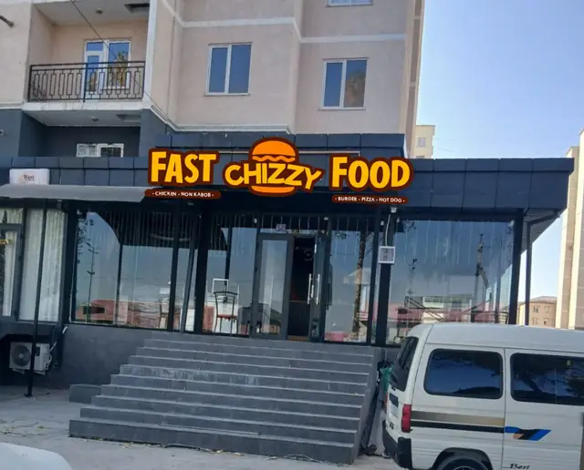 Fast Chizzy Food: визуализация вывески на фасаде фастфуда и макет световой вывески