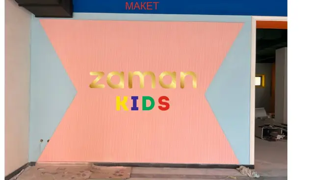 zaman KIDS: визуализация интерьерной вывески на стене и макет букв 225 см