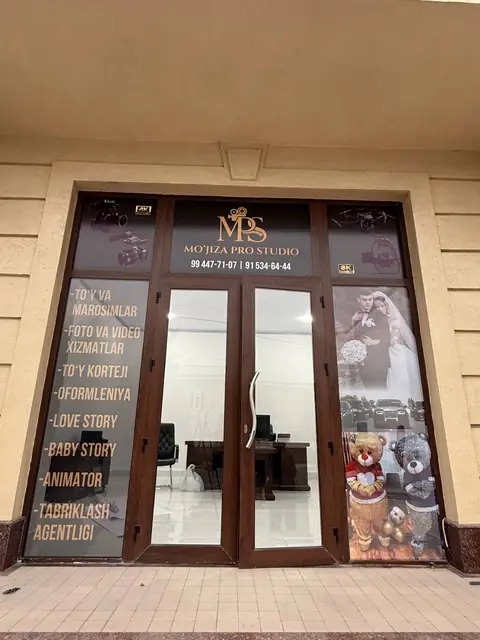 Mo‘jiza Pro Studio: оклейка витражного входа плёнкой с печатью