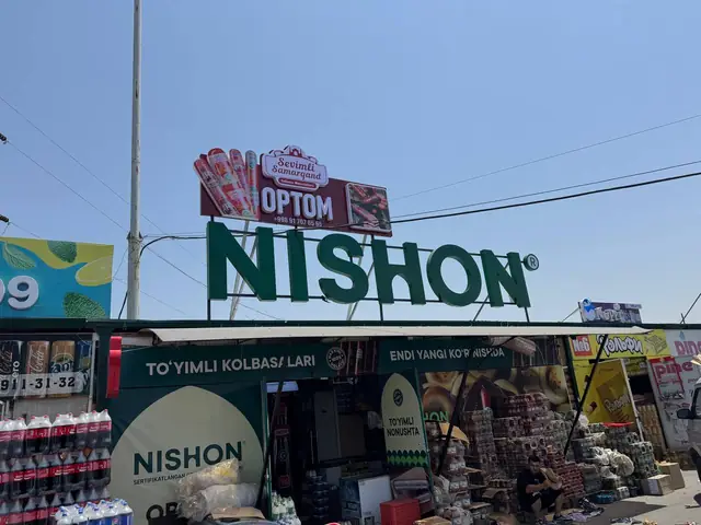NISHON: крышные объёмные буквы над торговым павильоном