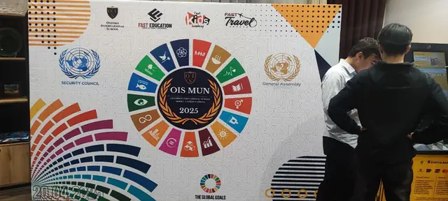 OIS MUN 2025: пресс-волл мероприятия