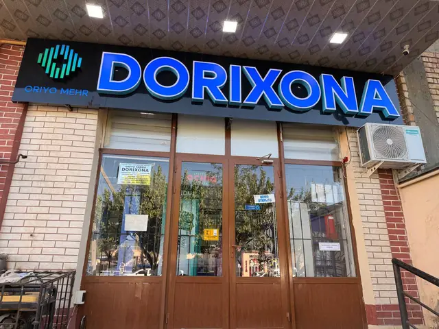Oriyo Mehr — DORIXONA: вывески из объёмных букв с логотипом для аптек сети, несколько адресов