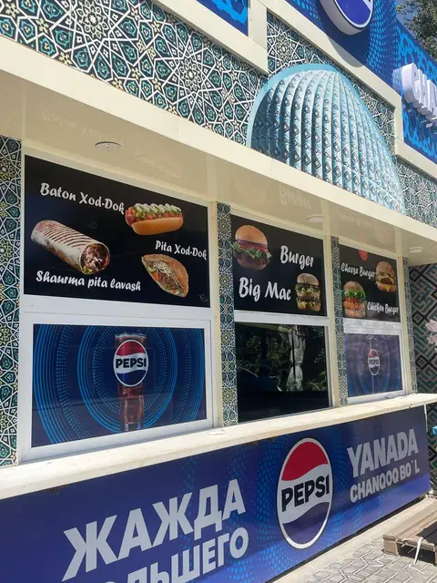Pepsi: оклейка окон и фасада киоска фастфуда рекламой Pepsi