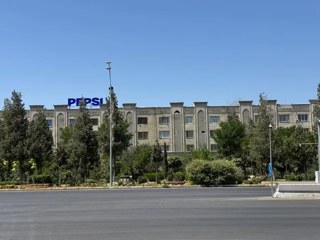 PEPSI: крышные объёмные буквы на здании