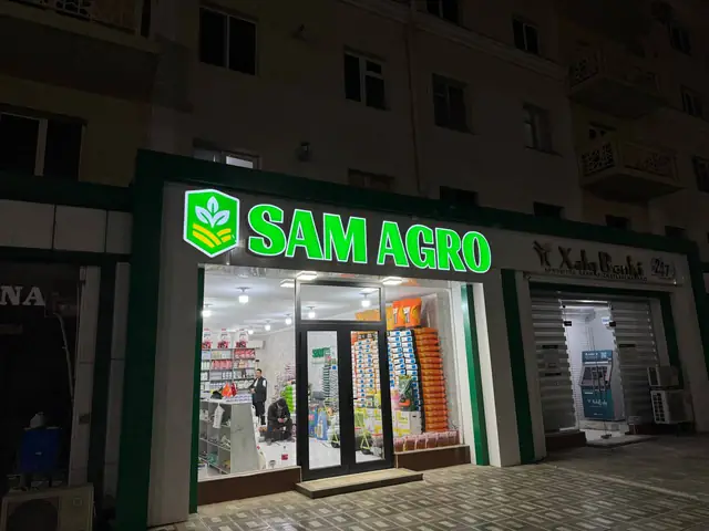 SAM AGRO: световые объёмные буквы с логотипом на фасаде магазина