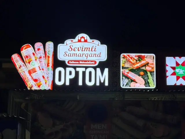 Sevimli Samarqand OPTOM: крышная световая конструкция и фасадный баннер магазина колбасных изделий