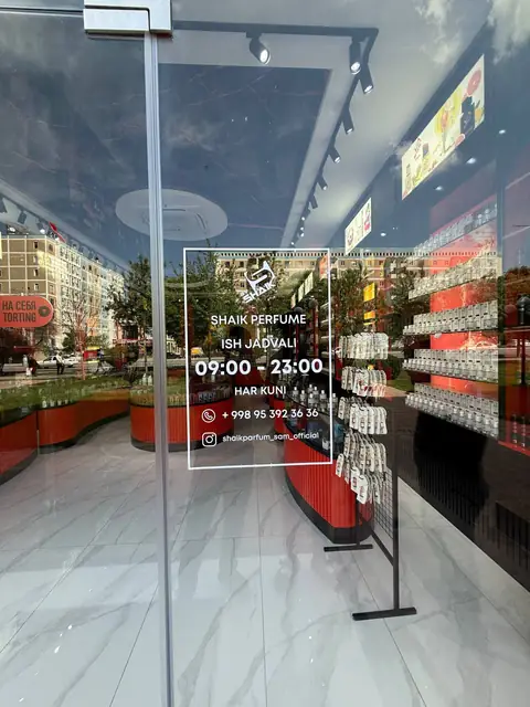 Shaik Perfume: плёнка с режимом работы на стеклянной двери