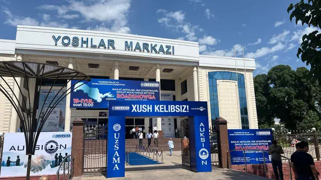 UzSAMA: входная арка «Xush kelibsiz!», баннеры и выставочные стенды для аукциона госактивов