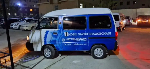 UZTELECOM: брендирование микроавтобуса «Mobil savdo shaxobchasi»