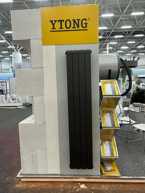 YTONG: выставочный стенд из газобетонных блоков с логотипом