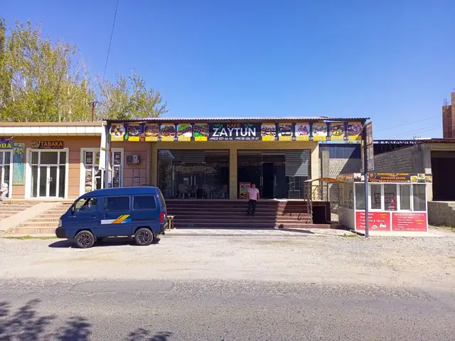 ZAYTUN: вывеска-фриз над кафе