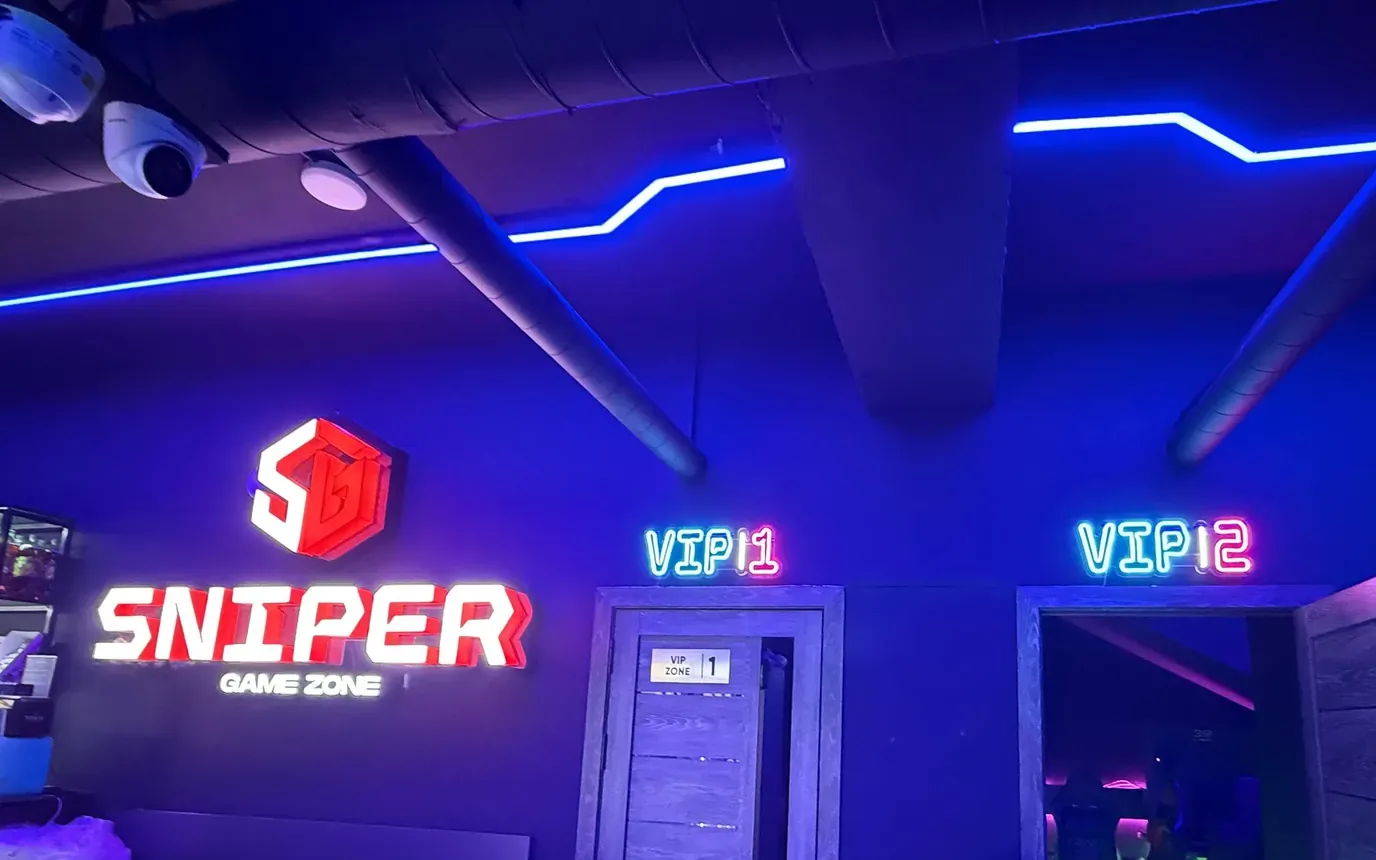 Неоновая подсветка зала Sniper VIP